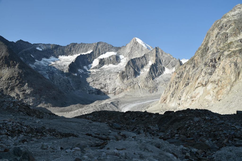 The valley floor - covered in debris - looking towards the Nesthorn