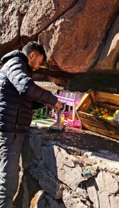 Fresh orange juice at the 'roadside café'