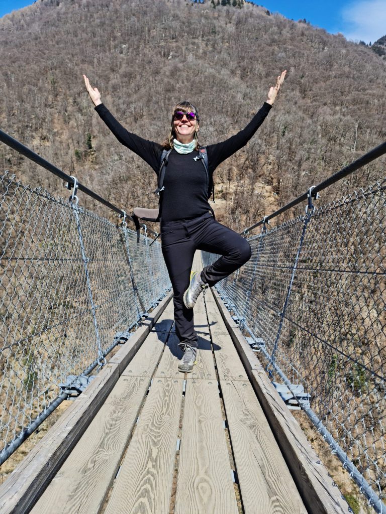Flamingo poses on the ponte Tibetano