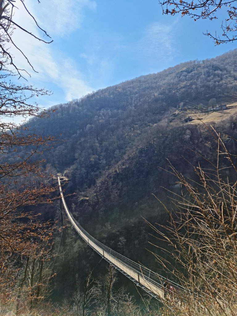 Ponte Tibetano Carasc - from the other bank