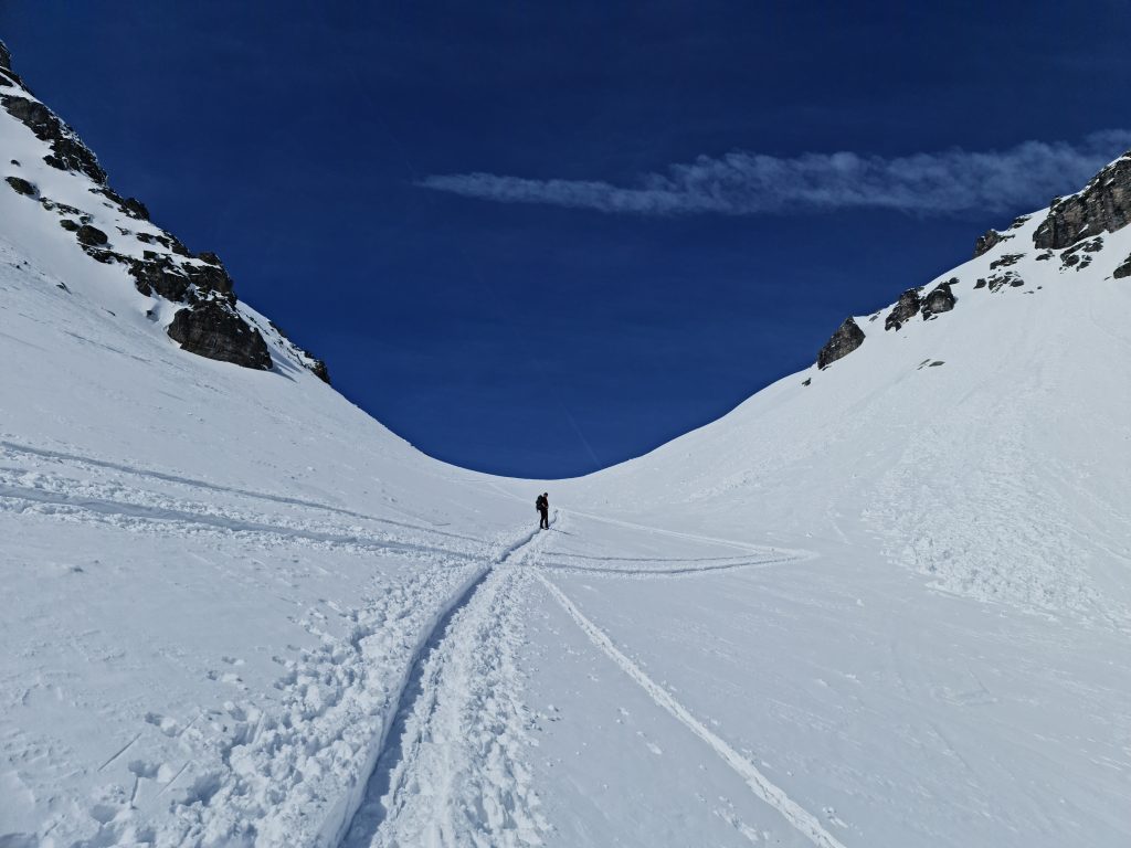 The long climb to the saddle
