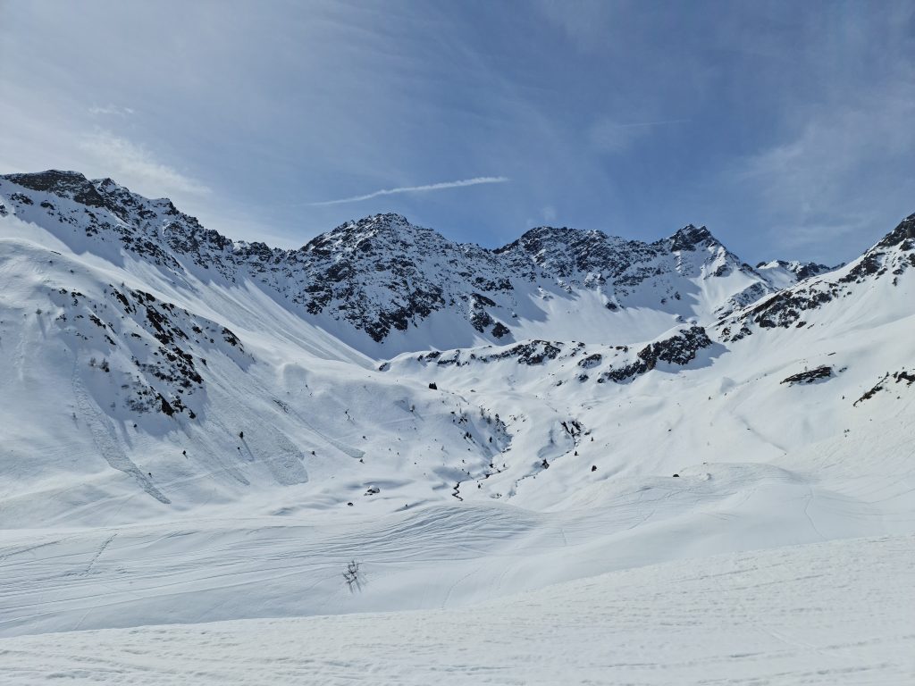 Fresh avalanches everywhere...